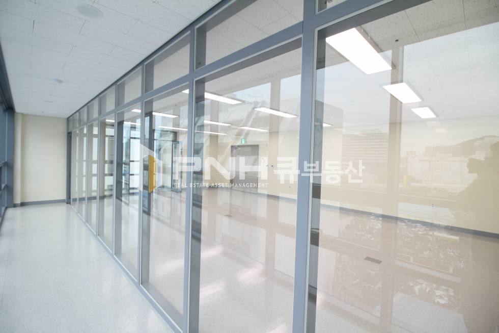 경기 안양동안구 관양동 평촌역 인덕원역 인근 전용 19.5평 신축지식산업센터 코너호실 임대 월세 매물번호 10682 사진 6