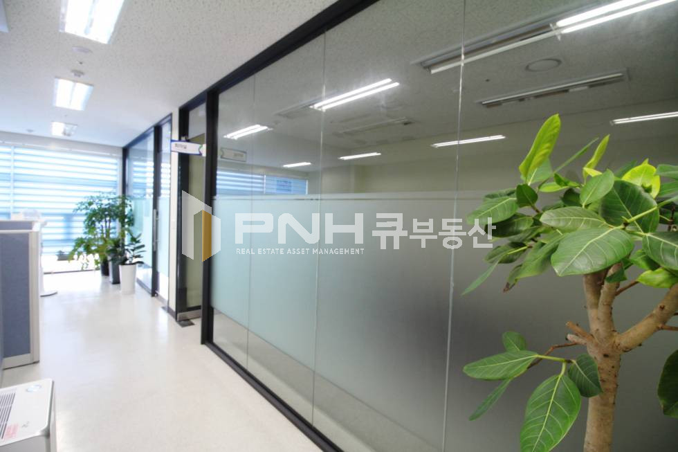 경기 안양동안구 관양동 평촌하이필드 신축 전용 약26평 확장형 룸2개 탕비실 인테리어 월세 매물번호 10686 사진 1