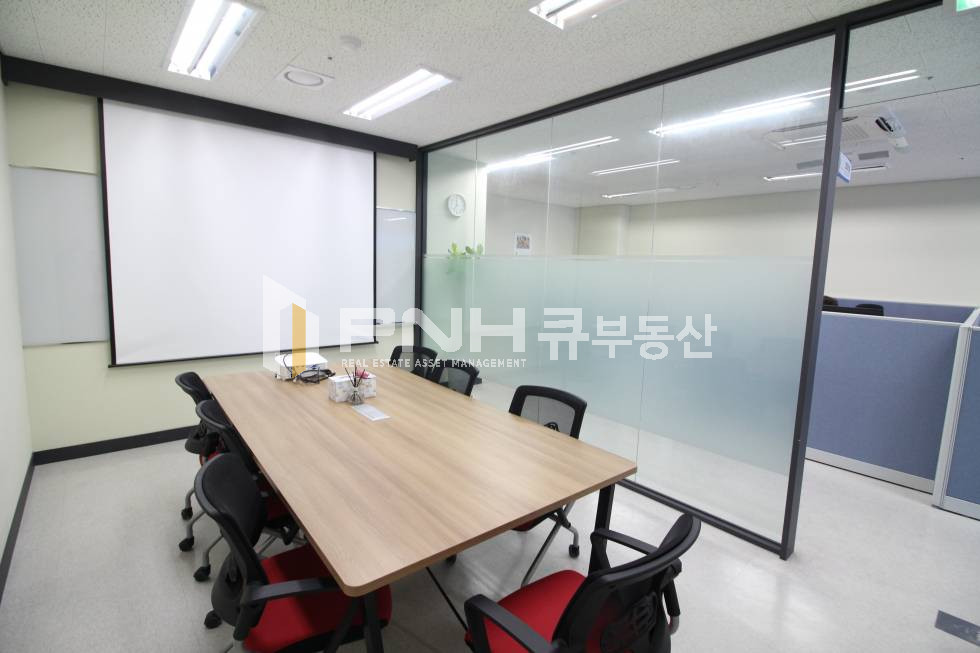 경기 안양동안구 관양동 평촌하이필드 신축 전용 약26평 확장형 룸2개 탕비실 인테리어 월세 매물번호 10686 사진 5