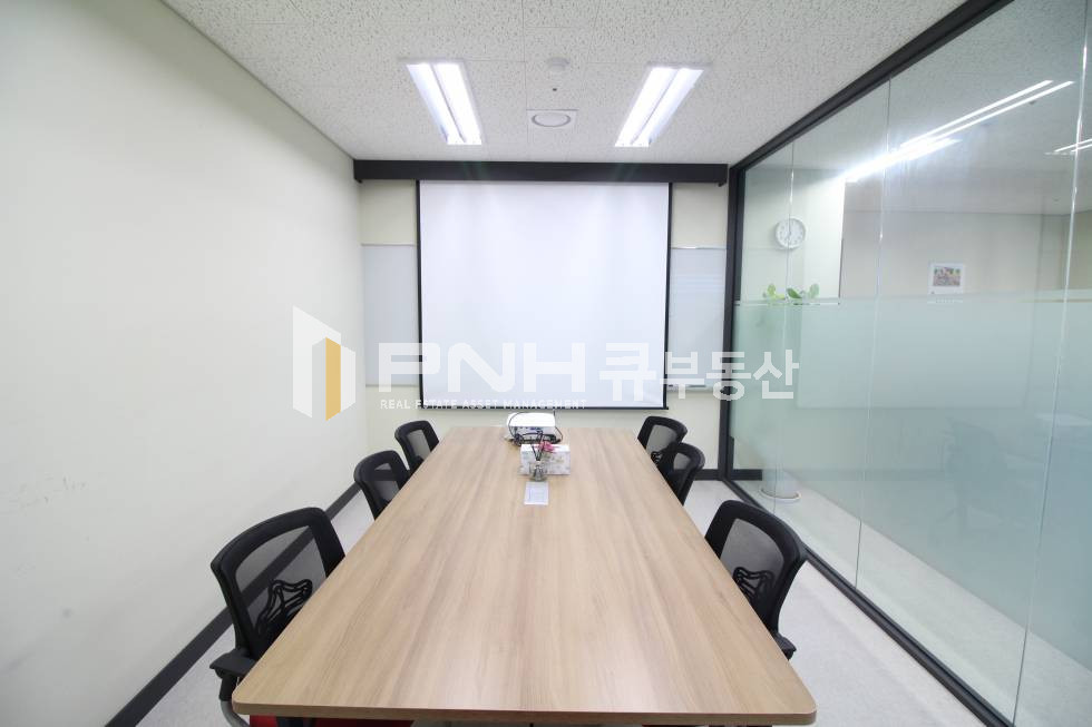 경기 안양동안구 관양동 평촌하이필드 신축 전용 약26평 확장형 룸2개 탕비실 인테리어 월세 매물번호 10686 사진 6