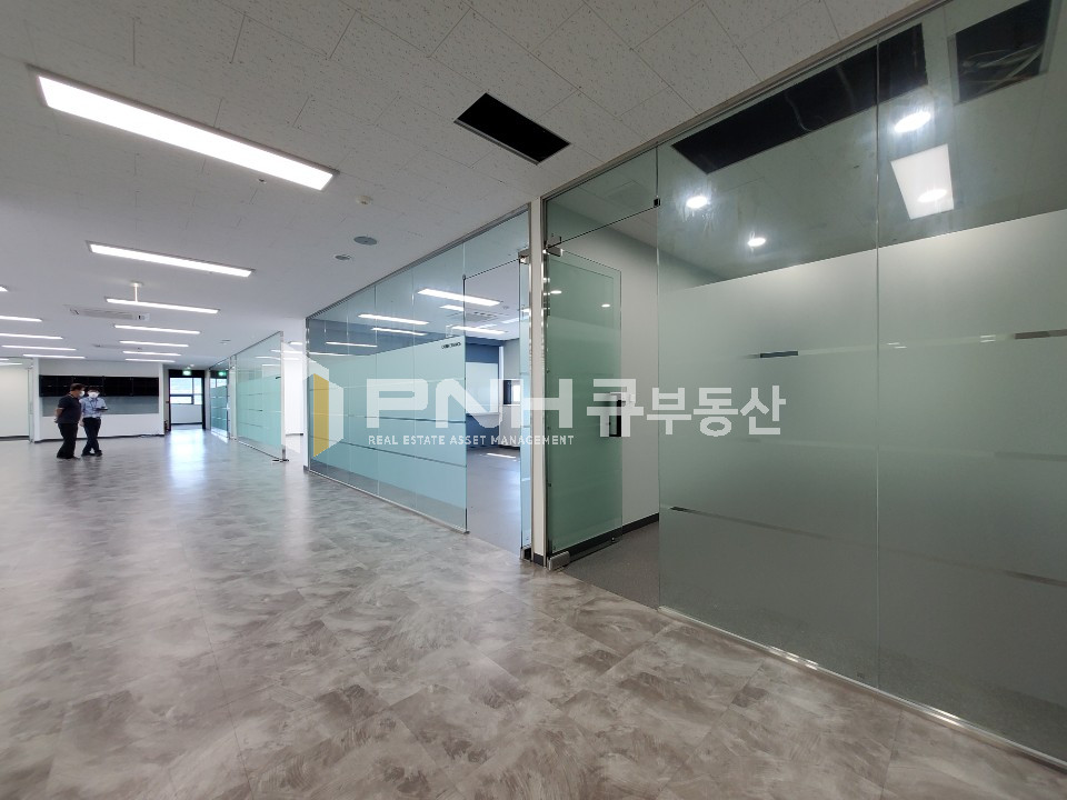 경기 안양만안구 석수동 광명역 역세권 전용168평 신사옥 내 깔끔한 구조의 사무실 추천임대 월세 매물번호 10691 사진 1
