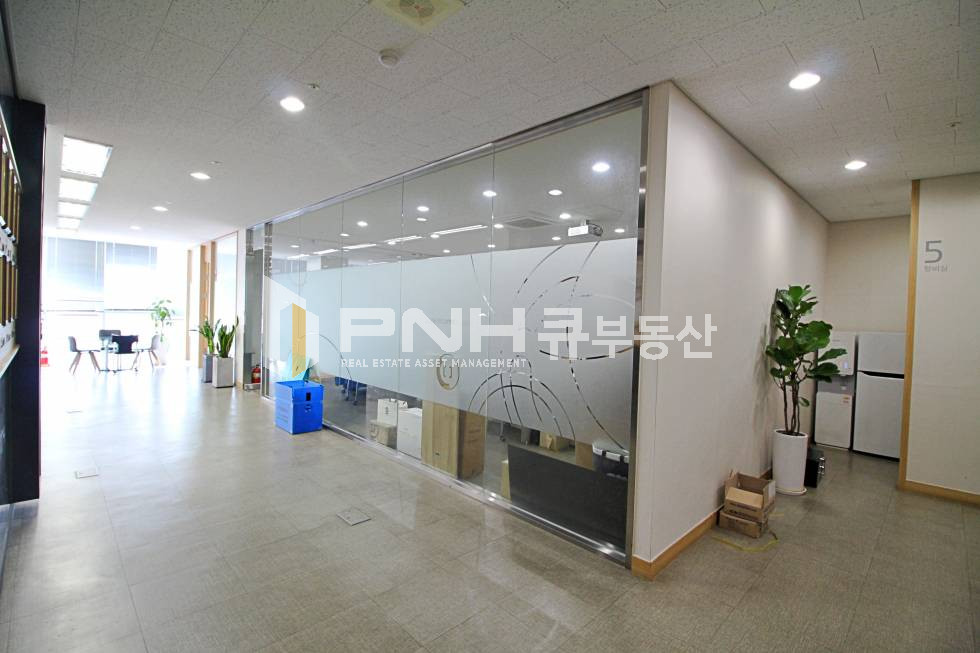 경기 안양동안구 관양동 동편마을 신축 급 사옥 내 전용80평 고급형 룸4 갖춘 추천 사무실 임대 월세 매물번호 10692 사진 3