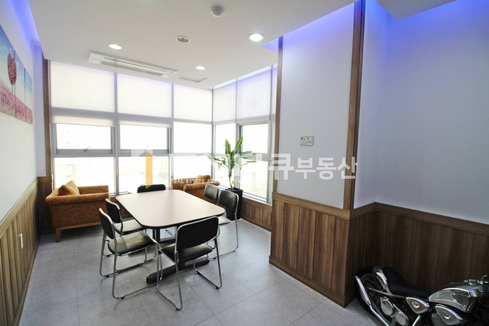 경기 안양동안구 관양동 동편마을 산업단지 내 사옥 내 약 전용 670평 3개층 전체 임대, 부분 임대 가능 월세 매물번호 10694 사진 3