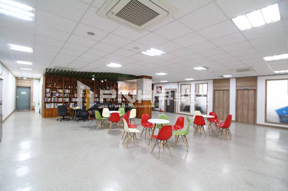 경기 안양동안구 관양동 동편마을 산업단지 내 사옥 내 약 전용 670평 3개층 전체 임대, 부분 임대 가능 월세 매물번호 10694 사진 4