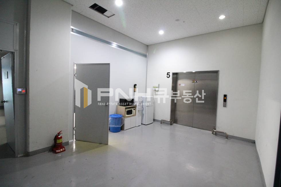 경기 안양동안구 관양동 평촌스마트스퀘어 전용540평 대형공장 클린룸 설치된 공장임대 월세 매물번호 10697 사진 3