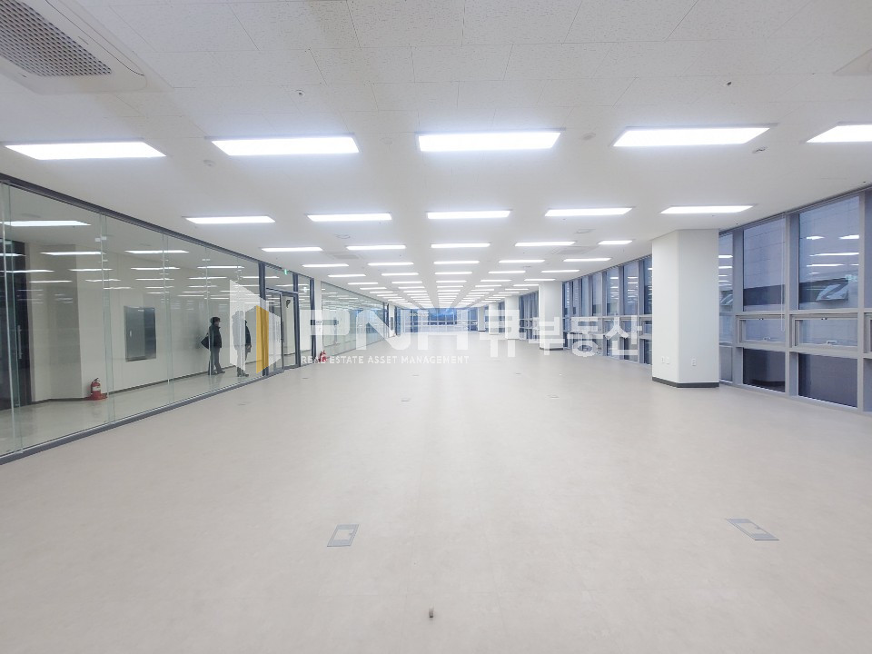 경기 안양동안구 관양동 평촌스마트스퀘어 전용134평 초역세권 신축 사옥 내 사무실 임대 월세 매물번호 10710 사진 1