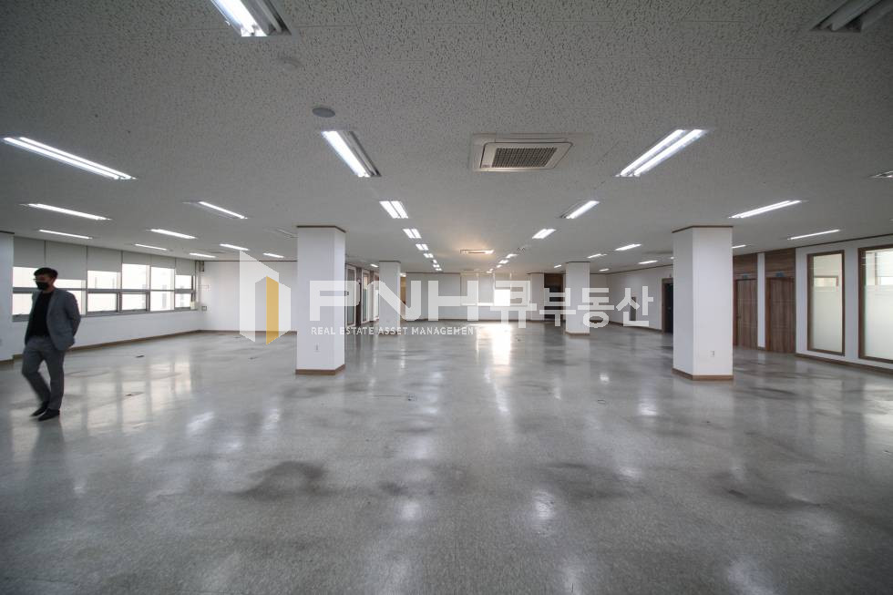 경기 안양동안구 관양동 동편마을 산업단지 신사옥 내 전용204평 대형평형 사무실 임대 월세 매물번호 10714 사진 2