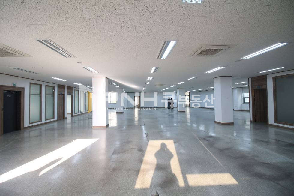 경기 안양동안구 관양동 동편마을 산업단지 신사옥 내 전용204평 대형평형 사무실 임대 월세 매물번호 10714 사진 6