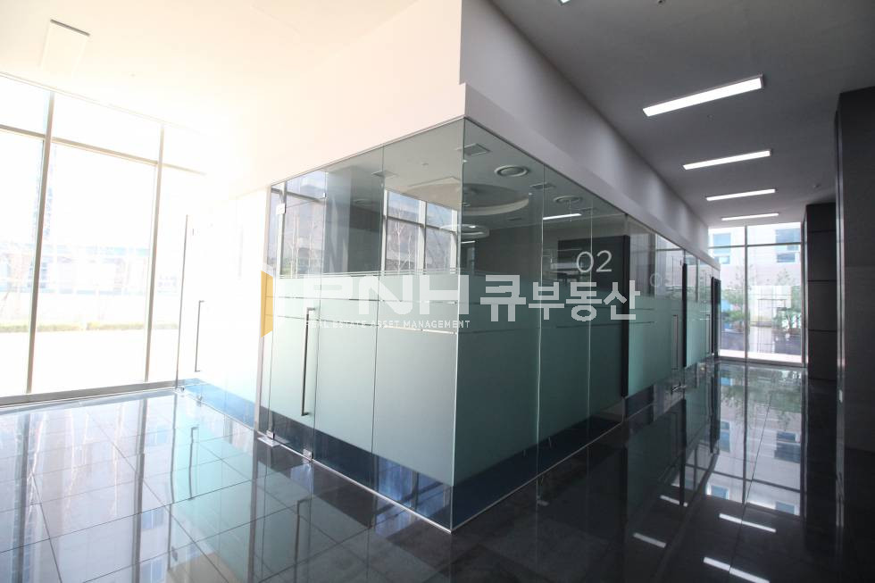 경기 안양동안구 관양동 평촌스마트스퀘어 초역세권 전용80평 고급형 사옥내 사무실 임대 월세 매물번호 10715 사진 7