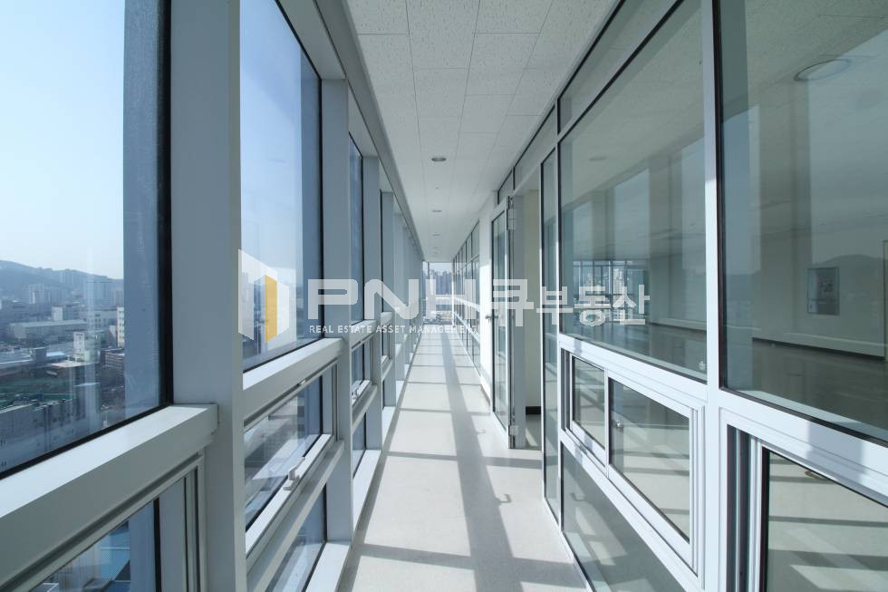 경기 안양동안구 호계동 범계에이스하이테크 신축 첫입주 사무실 전용 52평 코너호실 임대 월세 매물번호 10717 사진 4