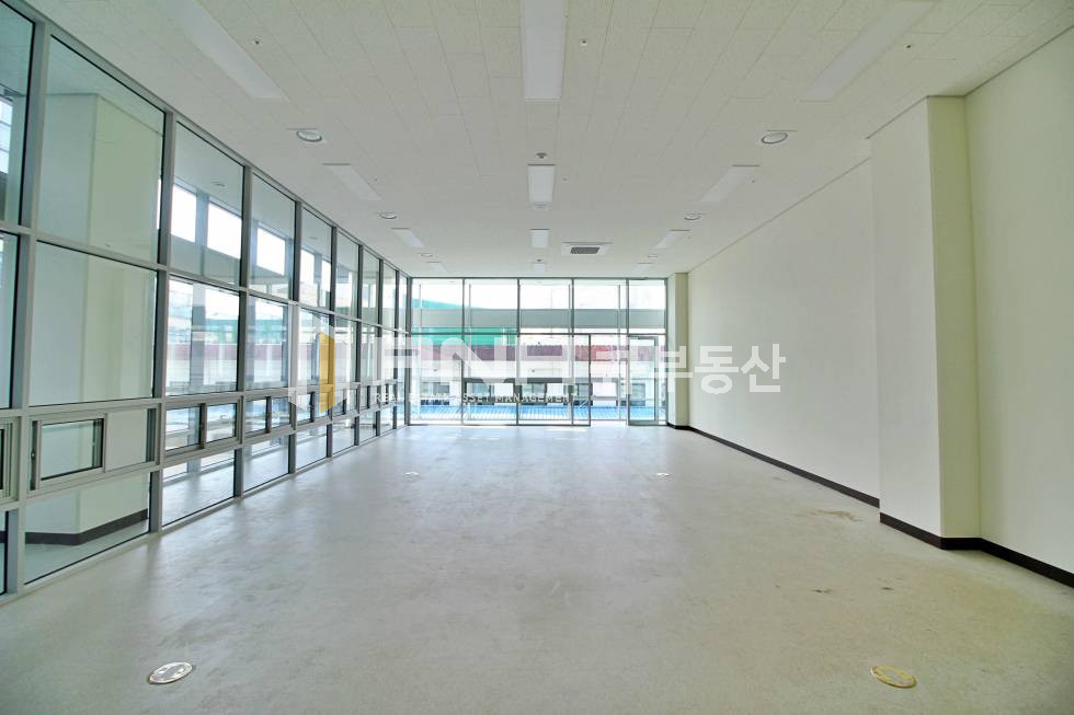 경기 안양동안구 호계동 범계에이스하이테크 드라이브인 2층 전용30평 코너호실 임대 월세 매물번호 10720 사진 1