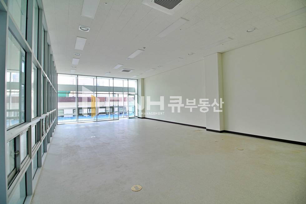 경기 안양동안구 호계동 범계에이스하이테크 드라이브인 2층 전용30평 코너호실 임대 월세 매물번호 10720 사진 3