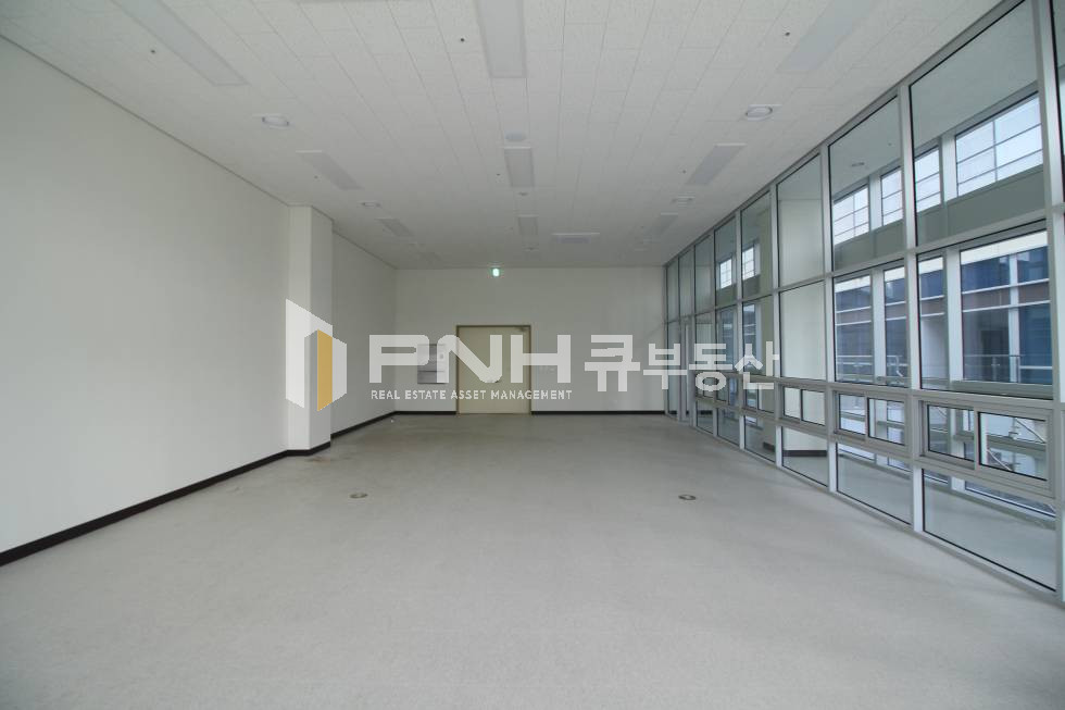 경기 안양동안구 호계동 범계에이스하이테크 드라이브인 2층 전용30평 코너호실 임대 월세 매물번호 10720 사진 4