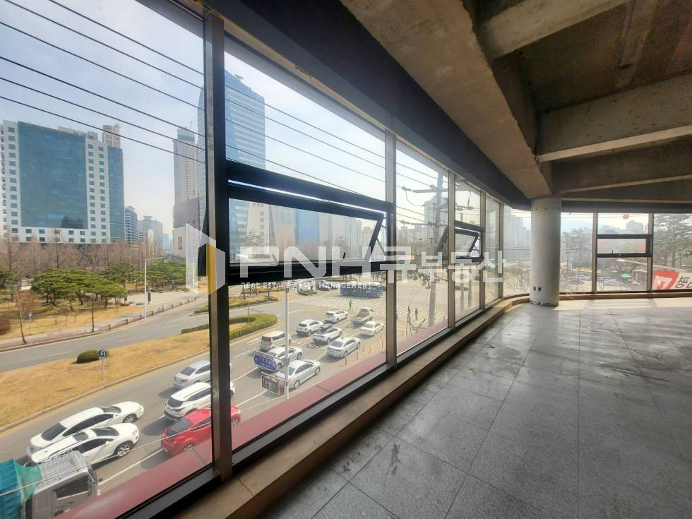 경기 안양동안구 호계동 범계역 도보2분 대로변 노출성 아주 뛰어난 전용95평 상가 또는 사무실임대 월세 매물번호 10722 사진 1