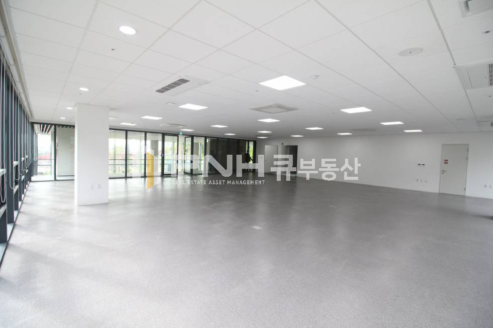 경기 안양동안구 관양동 동편마을 신축 대형사옥 전용180평 테라스부터 숲속 전망 사무실 월세 매물번호 10724 사진 7