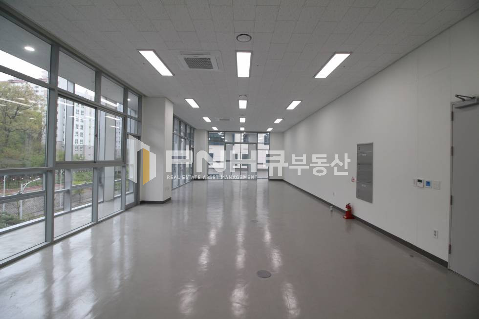 경기 안양동안구 호계동 금정역 신축 지식산업센터 코너호실 확장 전용60평 사용가능한 사무실임대 월세 매물번호 10731 사진 2