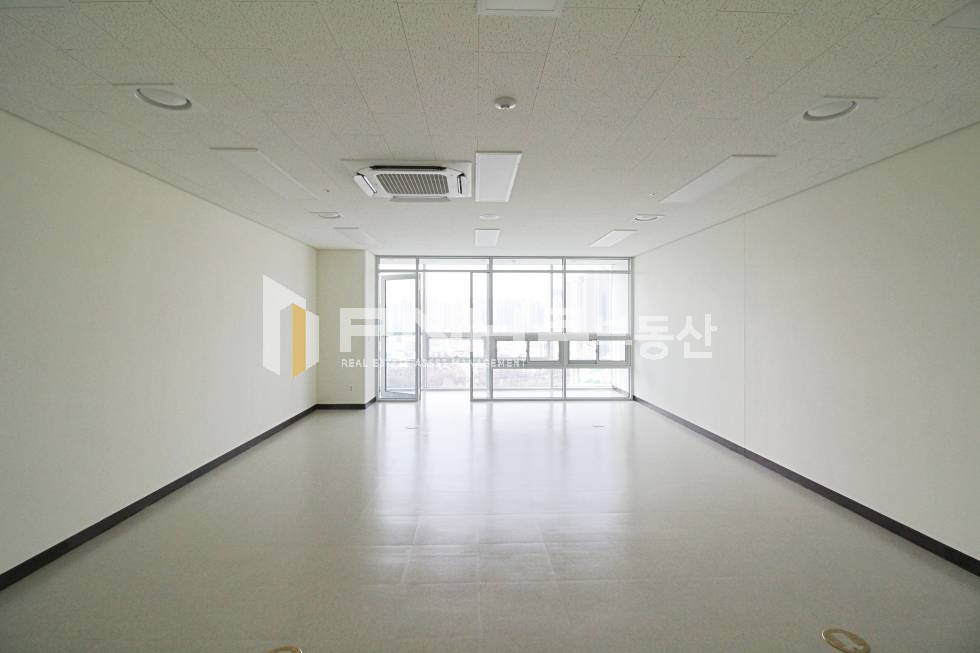 경기 안양동안구 호계동 범계지식산업센터 전용14.6평 중소형 사무실 신축 첫입주 임대 월세 매물번호 10718 사진 1