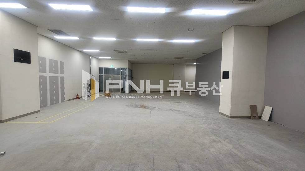 경기 안양동안구 평촌동 평촌지식산업센터 창고 전용65평 신축급 건물내 지하 창고형 사무실 임대 월세 매물번호 10742 사진 1