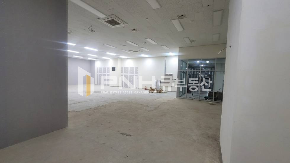경기 안양동안구 평촌동 평촌지식산업센터 창고 전용65평 신축급 건물내 지하 창고형 사무실 임대 월세 매물번호 10742 사진 2