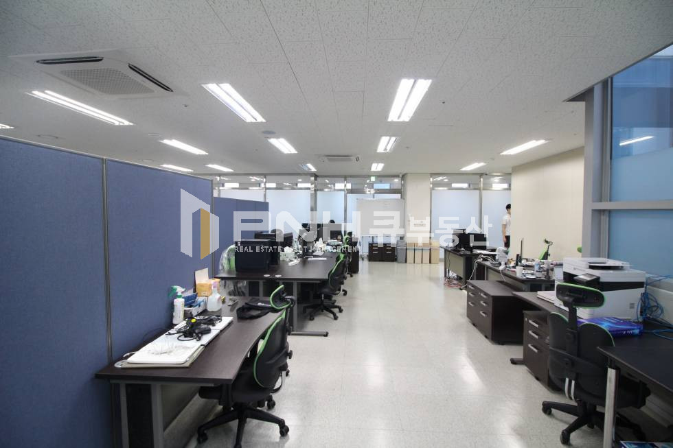 경기 안양동안구 관양동 평촌역 초역세권 전용41평 테라스 갖춘 역세권 신축급 사무실 임대 월세 매물번호 10746 사진 3