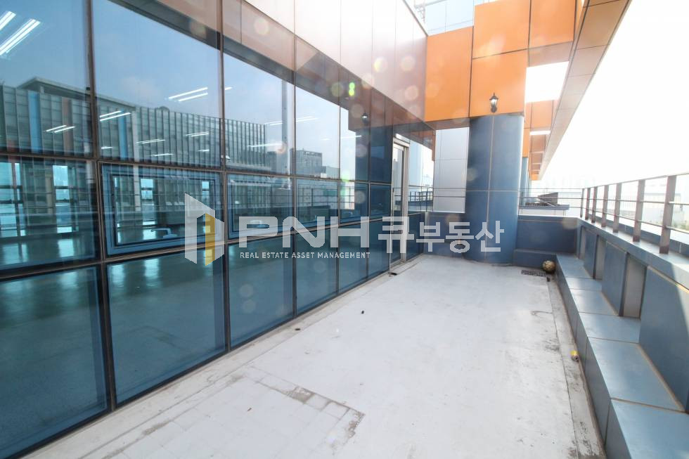 경기 안양동안구 관양동 평촌역 초역세권 전용41평 테라스 갖춘 역세권 신축급 사무실 임대 월세 매물번호 10746 사진 6