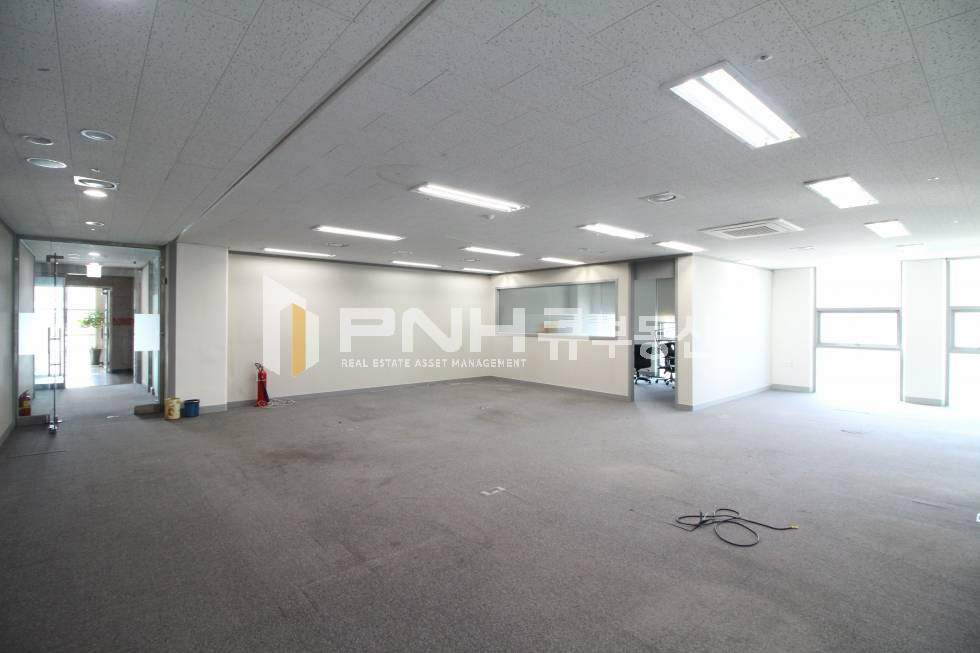 경기 안양동안구 관양동 평촌역 도보3분 고급형 건물내 전용63평 사무실 임대 월세 매물번호 10747 사진 5