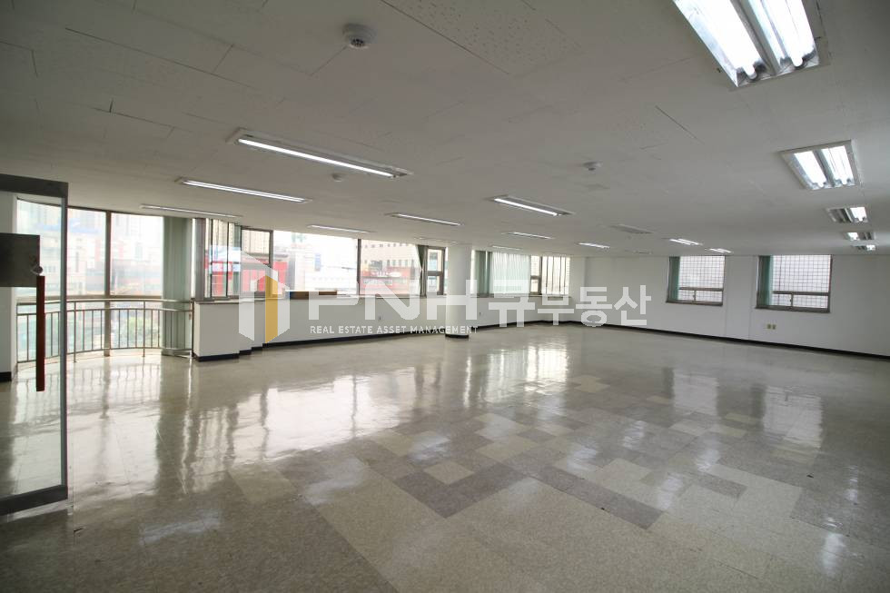 경기 안양동안구 관양동 관양동 대로변 전용 40평 가성비 좋은 가격 사무실 임대 월세 매물번호 10748 사진 2