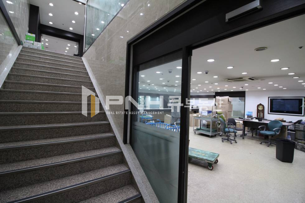 경기 안양동안구 관양동 관양동 지식산업센터 1층 복층형 전용 약 220평 물류 편리한 사무실 임대 월세 매물번호 10763 사진 1