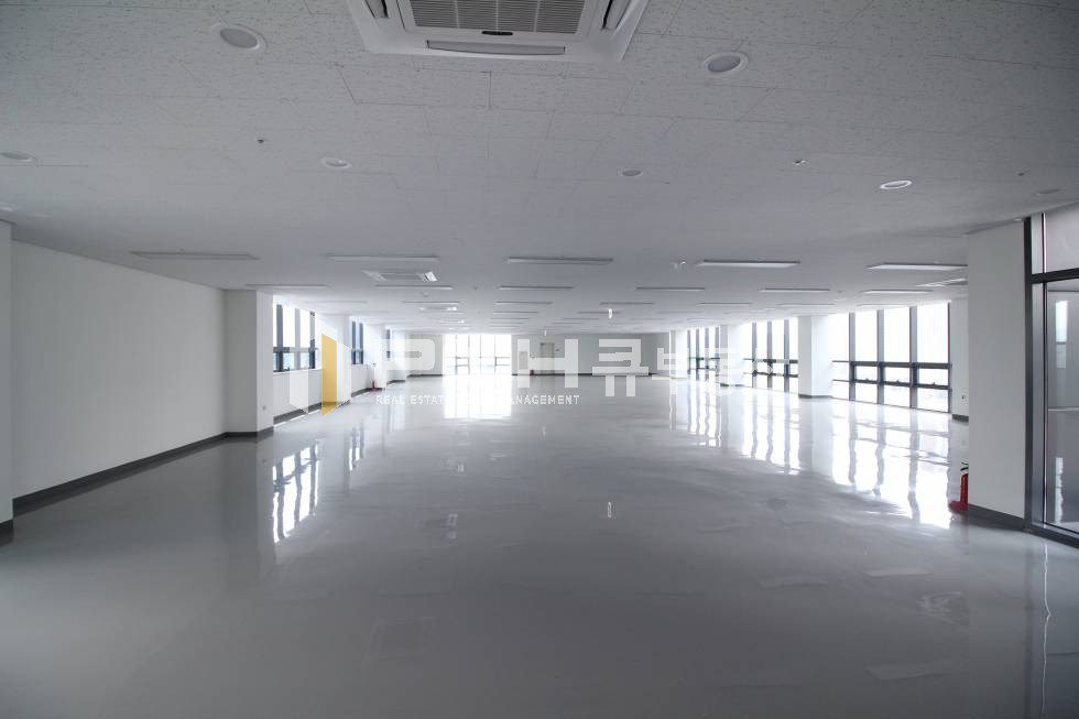 경기 안양만안구 석수동 KTX광명역 전용151평 고급사옥 내 사무실 화물승강기 유 , 대형하역장 월세 매물번호 10632 사진 2