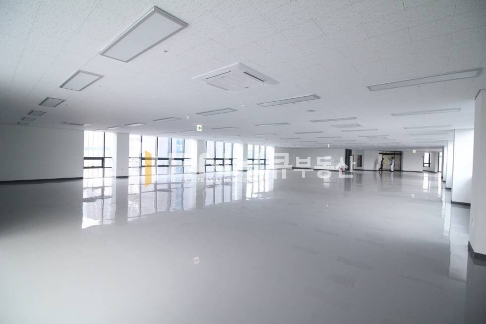 경기 안양만안구 석수동 KTX광명역 전용151평 고급사옥 내 사무실 화물승강기 유 , 대형하역장 월세 매물번호 10632 사진 6