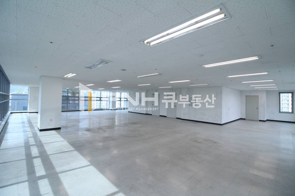 경기 안양동안구 관양동 평촌역 대로변 신축급 전용 75평 깔끔한 사무실 공간 임대 월세 매물번호 10734 사진 5