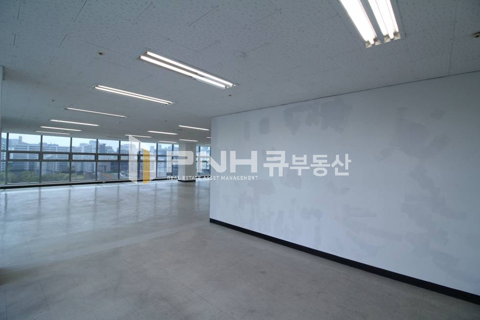 경기 안양동안구 관양동 평촌역 대로변 신축급 전용 75평 깔끔한 사무실 공간 임대 월세 매물번호 10734 사진 7
