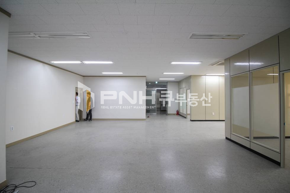 경기 군포시 당정동 군포역 역세권 코너 사옥내 전용 250평 공장,사무실,연구소 한 층전체 임대 월세 매물번호 10766 사진 3
