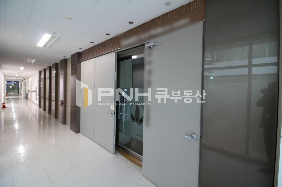 경기 안양동안구 관양동 평촌지식산업센터 코너 일부 확장 약 80평 풀인테리어 사무실 임대 월세 매물번호 10768 사진 8