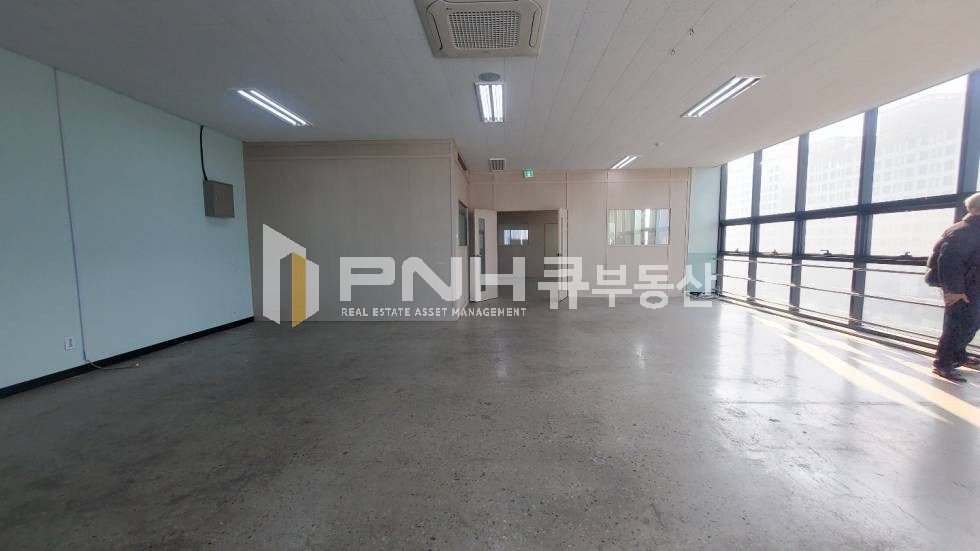 경기 군포시 당정동 군포역 역세권 코너 사옥내 전용55평 화물승강기 사용 가능 공장,사무실임대 월세 매물번호 10773 사진 2