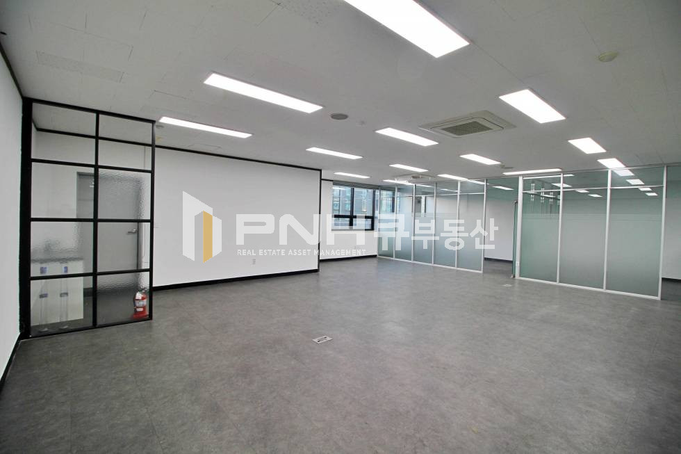경기 안양동안구 관양동 평촌대로 전용36평 내부 깔끔하고 구조좋은 사무실 추천 월세 매물번호 10775 사진 1