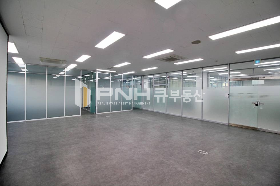 경기 안양동안구 관양동 평촌대로 전용36평 내부 깔끔하고 구조좋은 사무실 추천 월세 매물번호 10775 사진 4