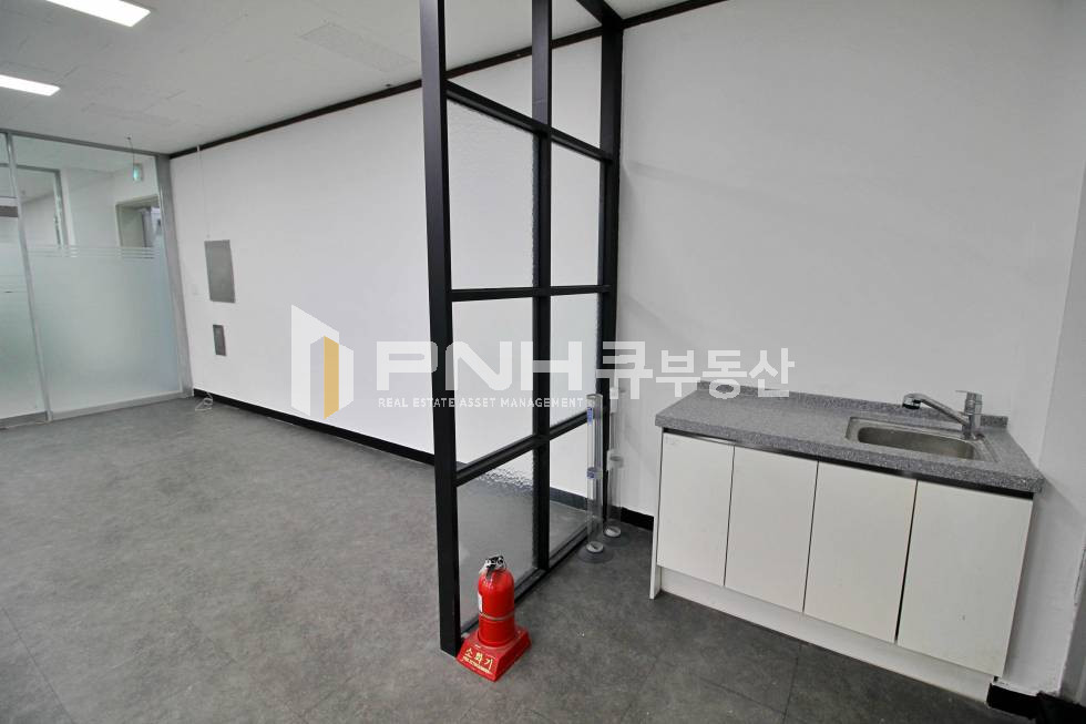 경기 안양동안구 관양동 평촌대로 전용36평 내부 깔끔하고 구조좋은 사무실 추천 월세 매물번호 10775 사진 5
