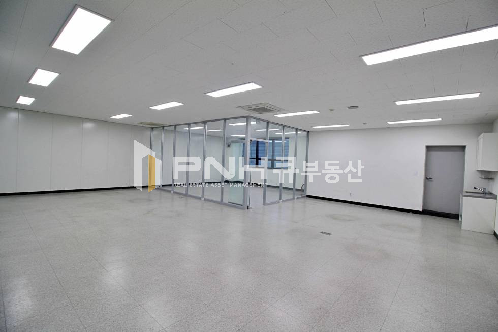 경기 안양동안구 관양동 평촌대로 전용38평 인테리어 룸1 내부 깔끔하고 구조좋은 사무실 추천 월세 매물번호 10776 사진 1