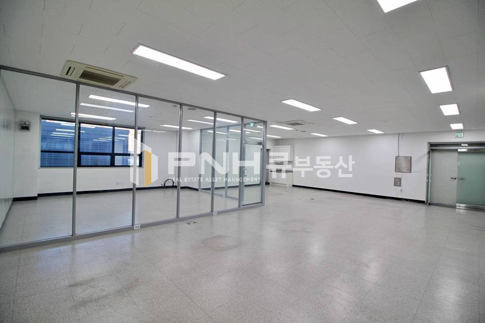 경기 안양동안구 관양동 평촌대로 전용38평 인테리어 룸1 내부 깔끔하고 구조좋은 사무실 추천 월세 매물번호 10776 사진 3