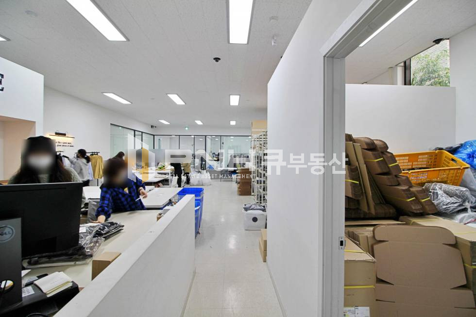 경기 안양동안구 관양동 평촌역 역세권 1층 사무실 희소성 있는 공간구조의 층고 높은 사무실 임대 월세 매물번호 10777 사진 9