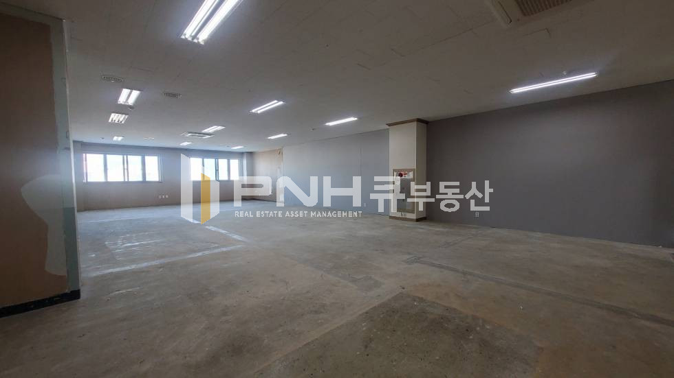 경기 군포시 당정동 군포역 역세권 코너 사옥내 전용43평 화물승강기 사용 가능 공장,사무실임대 월세 매물번호 10774 사진 3