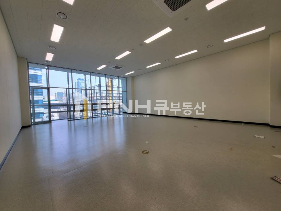 경기 안양동안구 호계동 범계역 역세권 전용28평 드라이브인 호실 사무실,창고 등 공간 임대 월세 매물번호 10786 사진 2