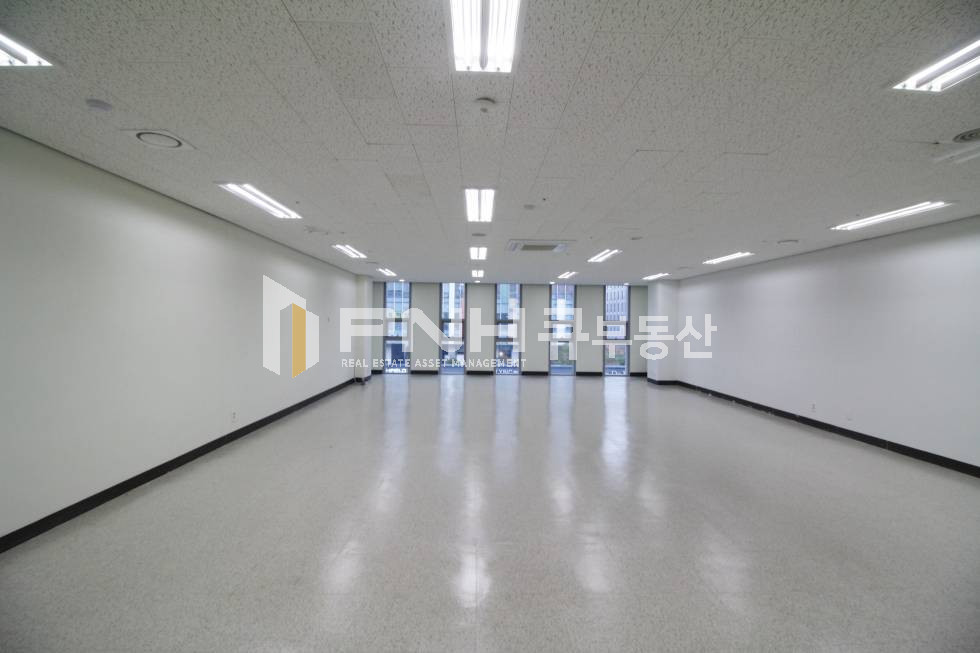 경기 안양동안구 관양동 평촌역 초역세권 전용49평 대형평형 역세권 근생 사무실 임대 월세 매물번호 10791 사진 1