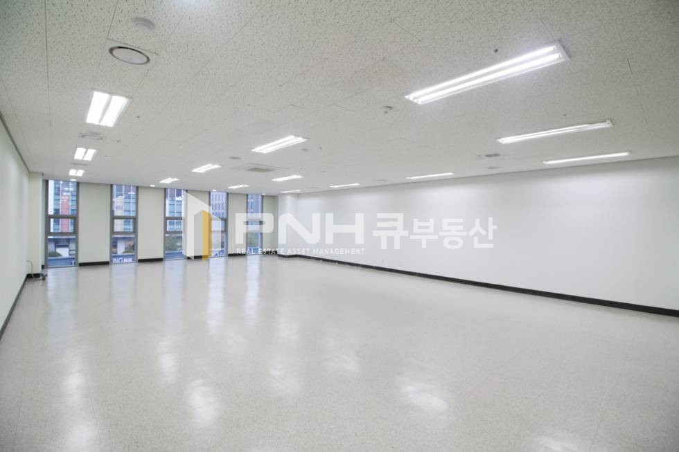 경기 안양동안구 관양동 평촌역 초역세권 전용49평 대형평형 역세권 근생 사무실 임대 월세 매물번호 10791 사진 3