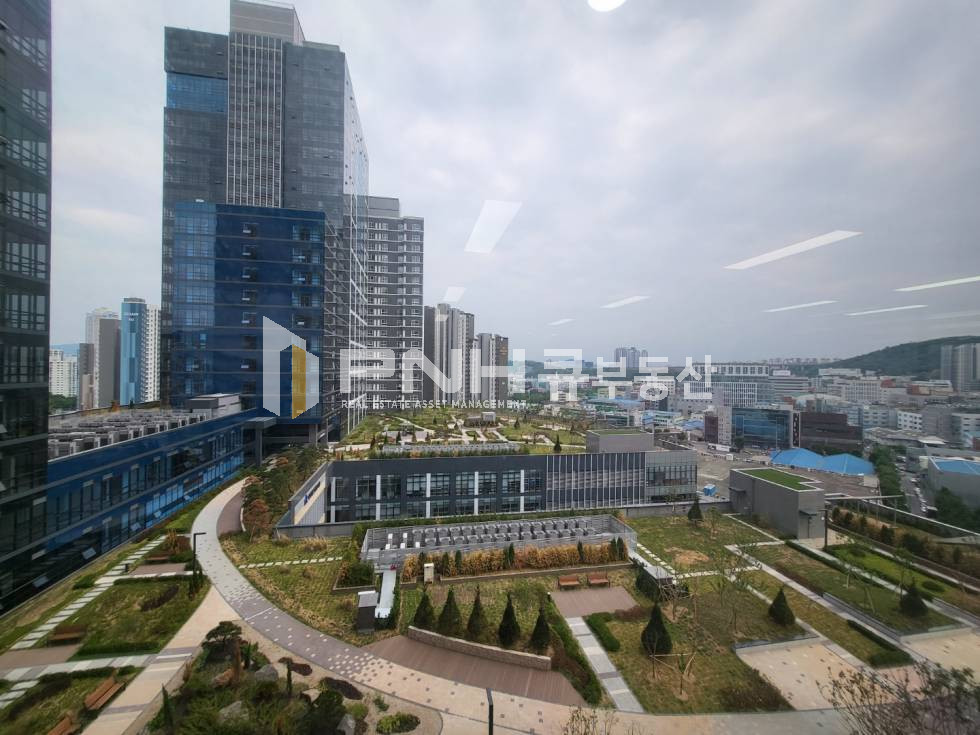 경기 안양만안구 안양동 범계지식산업센터 전용44평 코너호실 발코니 전부 확장 인테리어 룸2 창고1 월세 매물번호 10800 사진 6