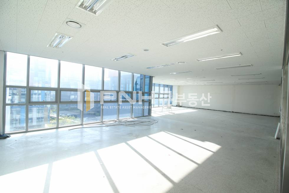 경기 안양동안구 관양동 평촌역 초역세권 전용49평 전망 좋고 노출 좋은 사무실 또는 상가 추천 월세 매물번호 10481 사진 1