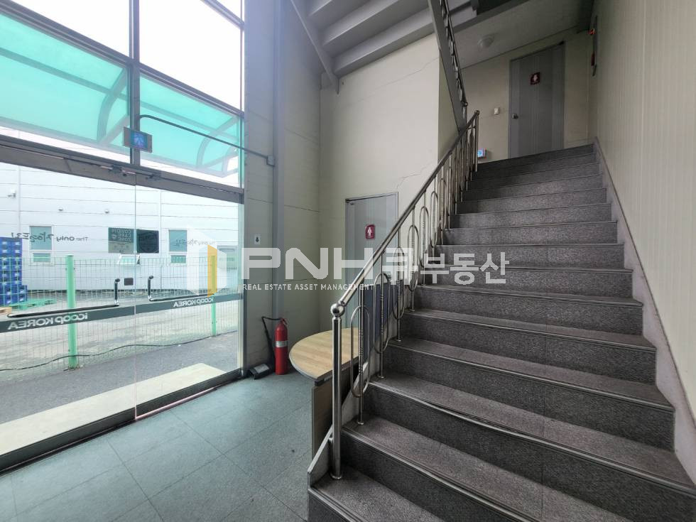 경기 안양동안구 호계동 호계동 1층 창고 1층 171평 / 2층 8평 / 3층 사무실 53평 약 230평대 공간임대 월세 매물번호 10816 사진 8