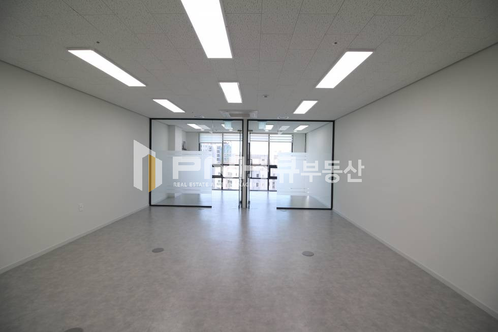 경기 안양만안구 안양동 안양 신축 지식산업센터 전용 25평 고급형 풀인테리어 룸2개 사무실 임대 월세 매물번호 10821 사진 4