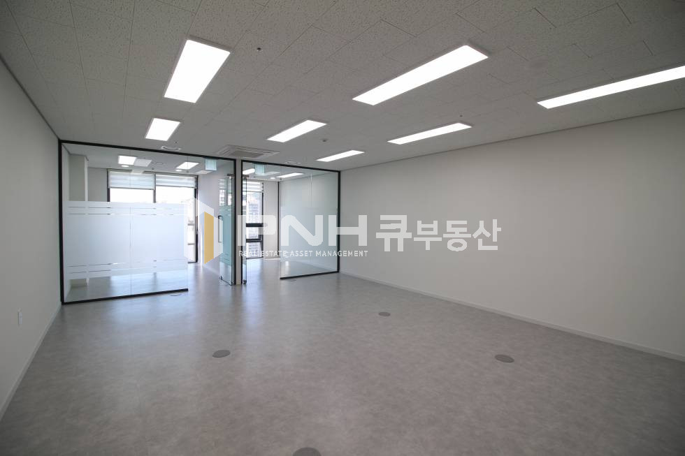경기 안양만안구 안양동 안양 신축 지식산업센터 전용 25평 고급형 풀인테리어 룸2개 사무실 임대 월세 매물번호 10821 사진 5